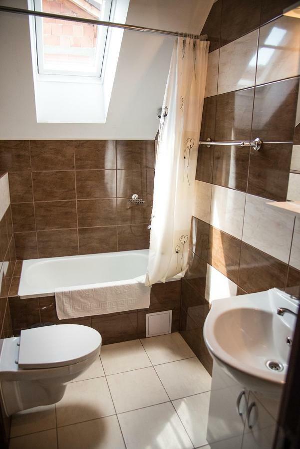 Pensiunea Casa Cu Flori Cisnadioara Bagian luar foto